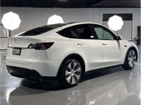 More photos of 2021 Tesla Model Y Long Range Sport Utility 4D at Quantum Auto Sales - Garden Grove, CA