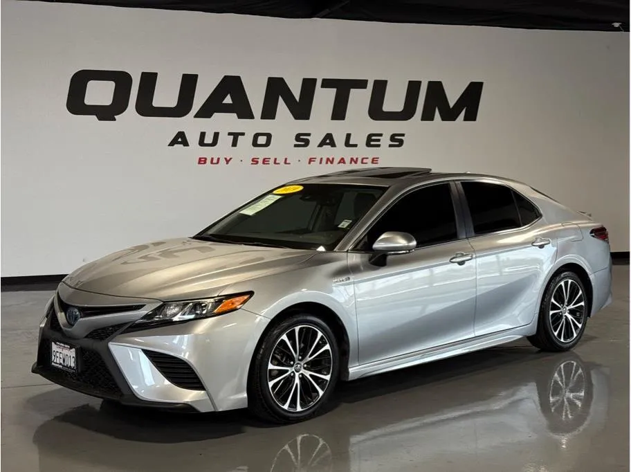 Silver 2019 Toyota Camry Hybrid SE Sedan 4D for sale in Garden Grove, CA