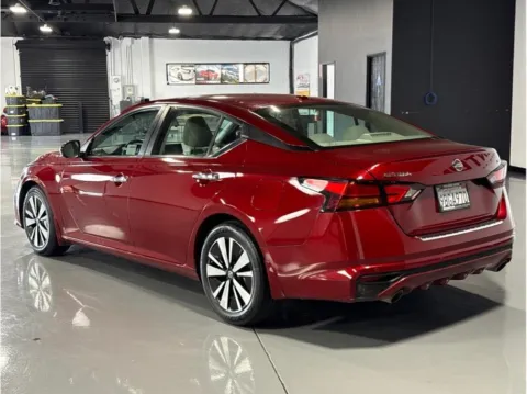 Another view of 2022 Nissan Altima 2.5 SV Sedan 4D for sale in Garden Grove, CA at Quantum Auto Sales - Garden Grove