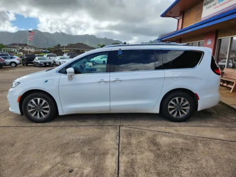 More photos of 2021 Chrysler Pacifica Hybrid Touring L at Ohana Motors, HI