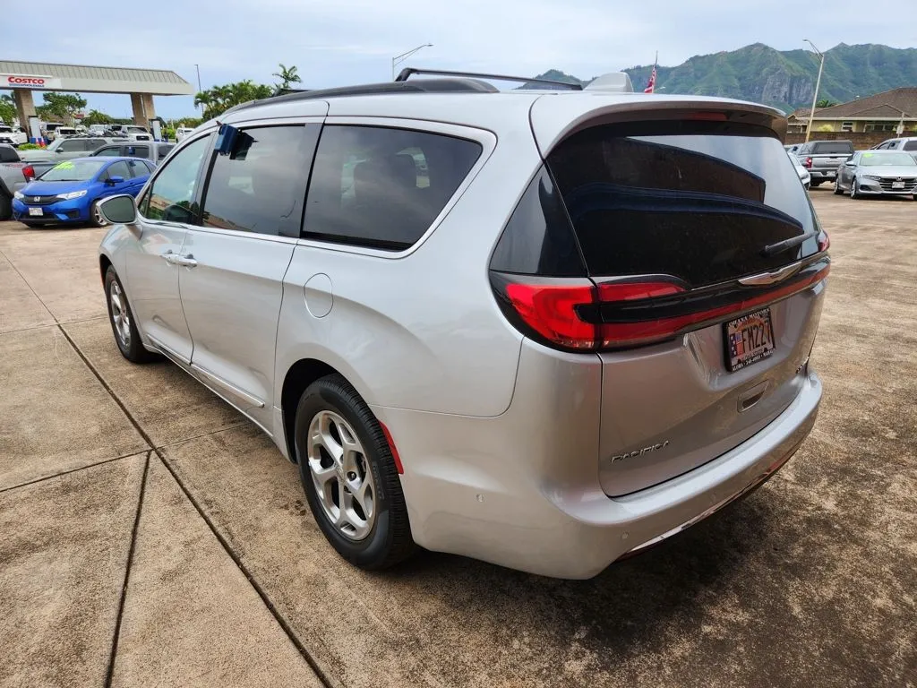 More photos of 2022 Chrysler Pacifica Limited at Ohana Motors, HI