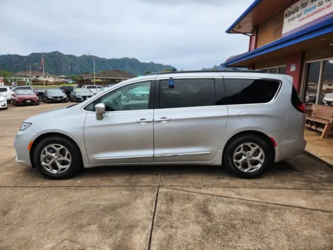 More photos of 2022 Chrysler Pacifica Limited at Ohana Motors, HI