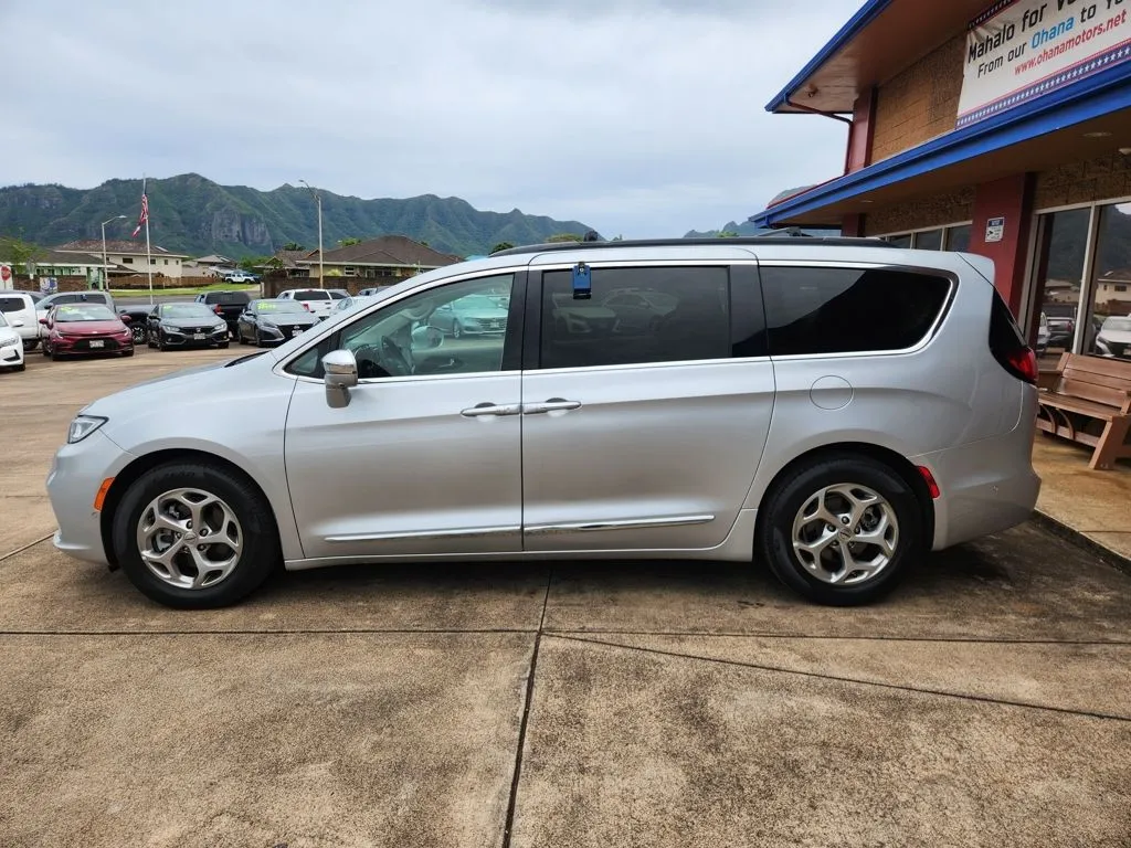 More photos of 2022 Chrysler Pacifica Limited at Ohana Motors, HI