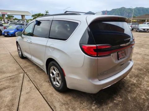 More photos of 2022 Chrysler Pacifica Limited at Ohana Motors, HI