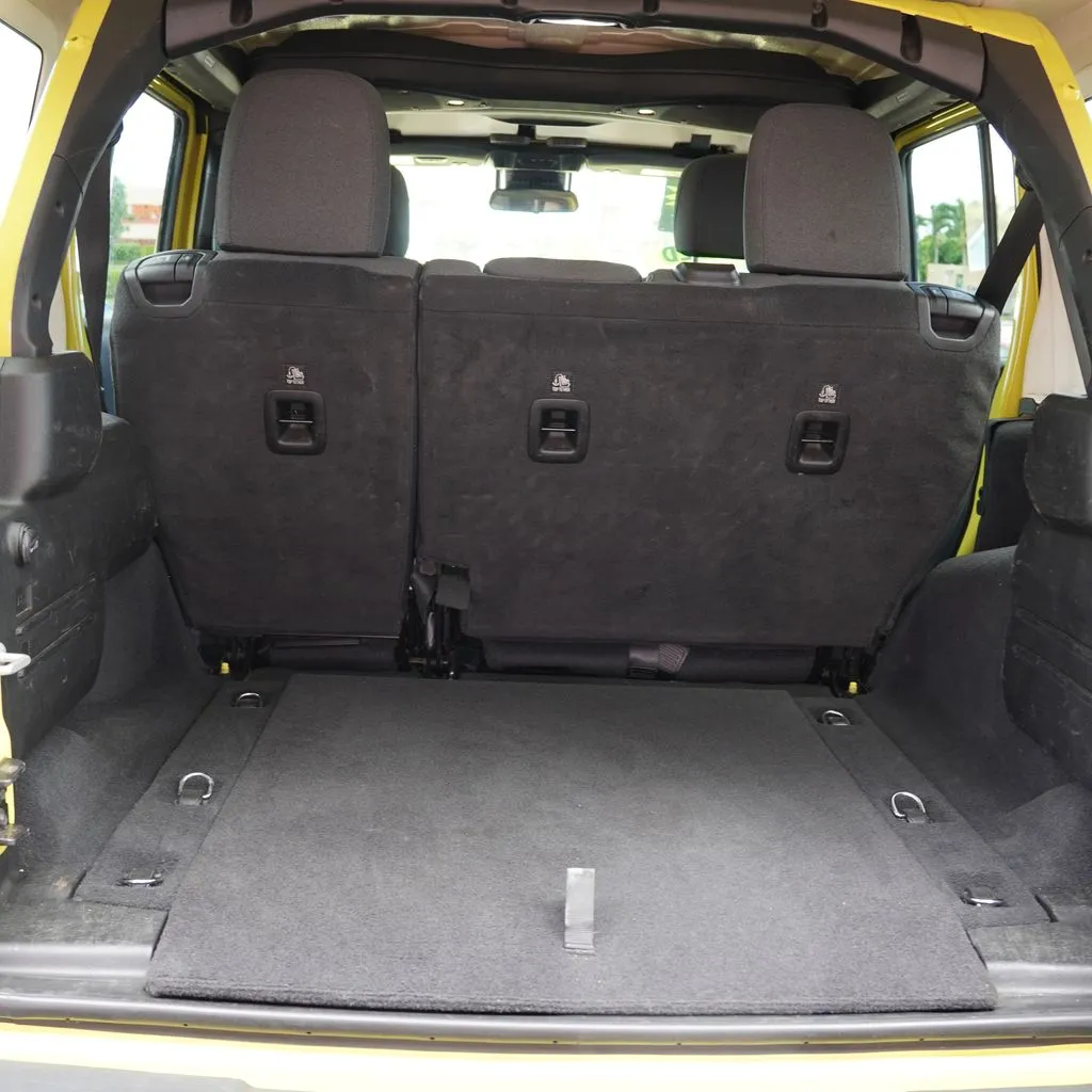 2024 Jeep Wrangler 4-Door Sahara - Photo 9