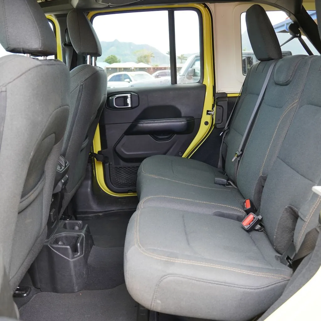 2024 Jeep Wrangler 4-Door Sahara - Photo 10