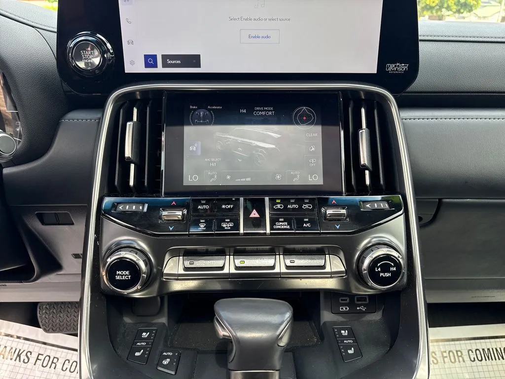 2023 Lexus LX Luxury - Photo 18