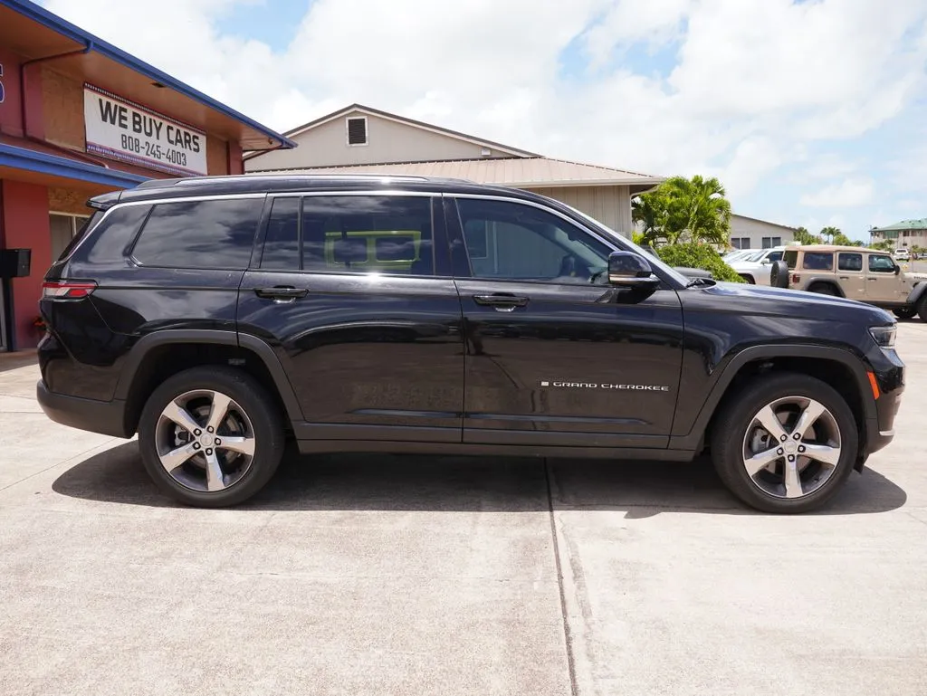 2022 Jeep Grand Cherokee L Limited at Ohana Motors, photo 3