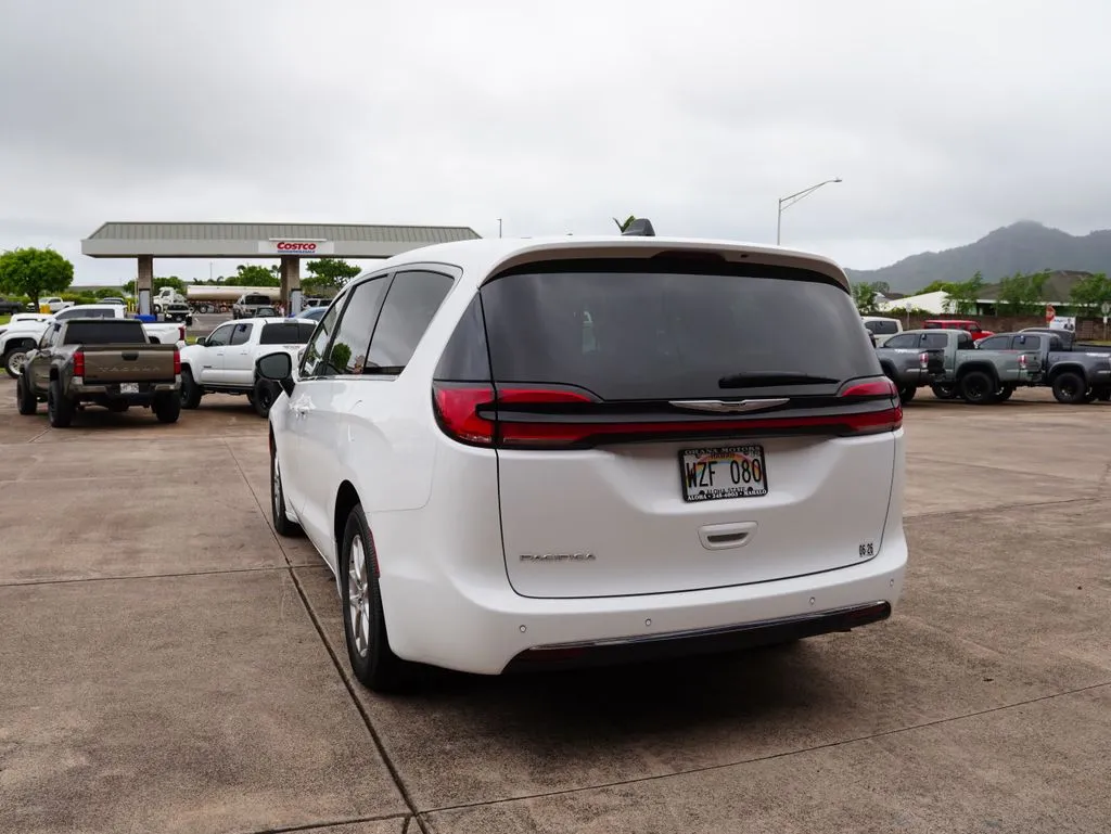More photos of 2024 Chrysler Pacifica Touring L at Ohana Motors, HI