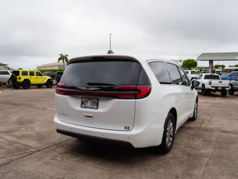 More photos of 2024 Chrysler Pacifica Touring L at Ohana Motors, HI