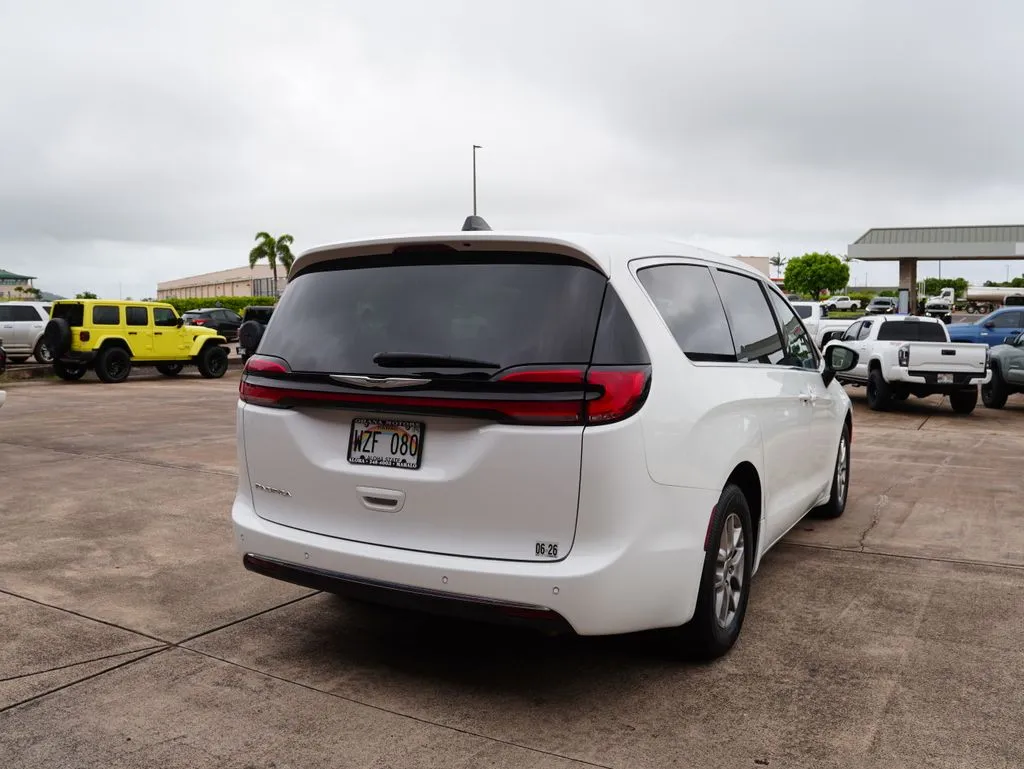More photos of 2024 Chrysler Pacifica Touring L at Ohana Motors, HI