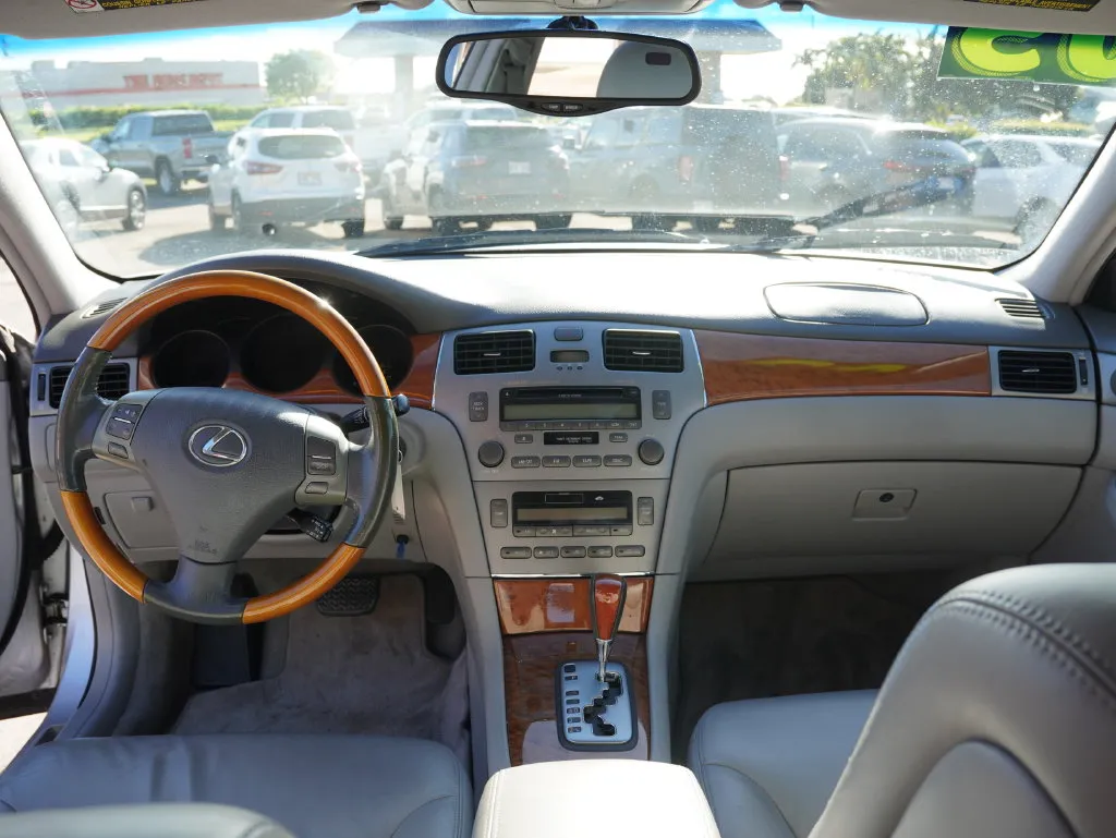 More photos of 2005 Lexus ES 330 at Ohana Motors, HI