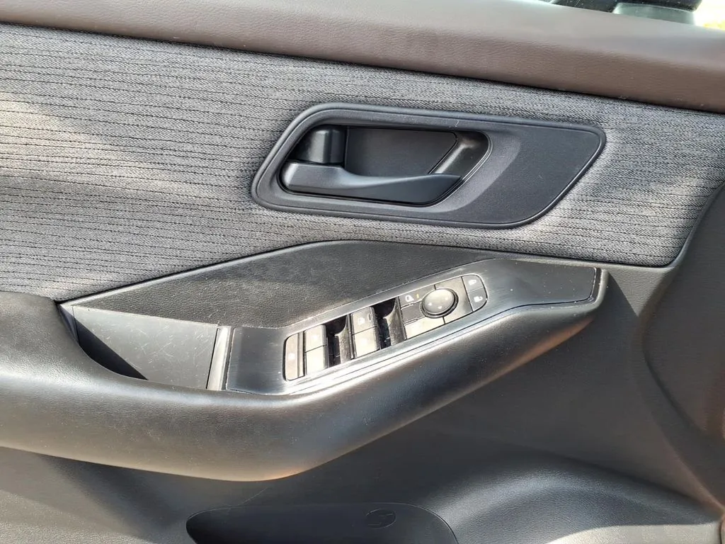 2023 Nissan Rogue S - Photo 17