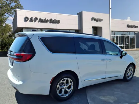 Photos of 2023 Chrysler Pacifica Limited for sale in Greenville, KY at D & P Auto Sales