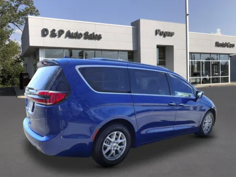 Photos of 2021 Chrysler Pacifica Touring L for sale in Greenville, KY at D & P Auto Sales