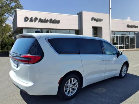 Photos of 2023 Chrysler Pacifica Touring L for sale in Powderly, KY at Pogue Chevrolet, INC.
