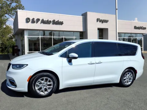 More photos of 2023 Chrysler Pacifica Touring L at Pogue Chevrolet, INC., KY