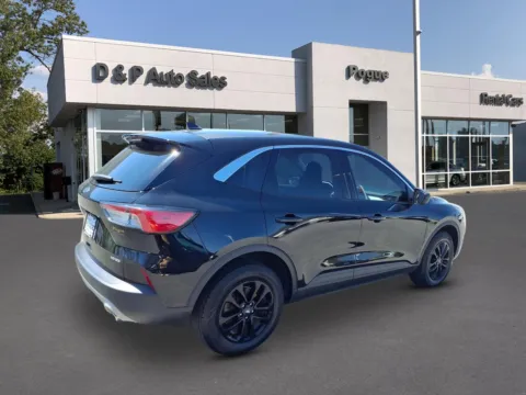 Photos of 2022 Ford Escape SE for sale in Greenville, KY at D & P Auto Sales