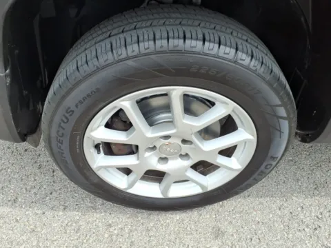 More photos of 2019 Jeep Renegade Latitude at D & P Auto Sales, KY