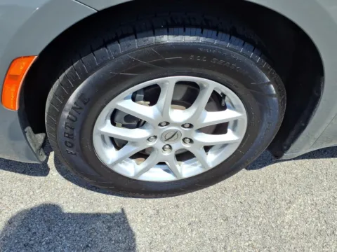 More photos of 2022 Chrysler Pacifica Touring L at D & P Auto Sales, KY