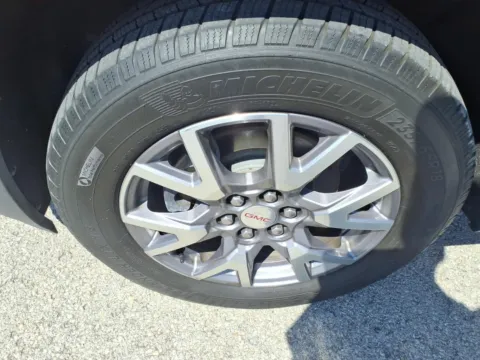 More photos of 2020 GMC Acadia SLT at D & P Auto Sales, KY