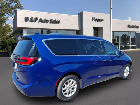 Photos of 2021 Chrysler Pacifica Touring L for sale in Greenville, KY at D & P Auto Sales