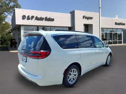 Photos of 2022 Chrysler Pacifica Touring L for sale in Greenville, KY at D & P Auto Sales