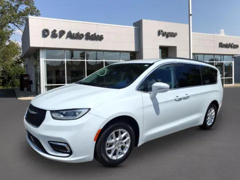 More photos of 2022 Chrysler Pacifica Touring L at D & P Auto Sales, KY