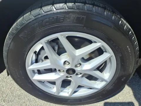 More photos of 2023 Ford Edge SEL at D & P Auto Sales, KY