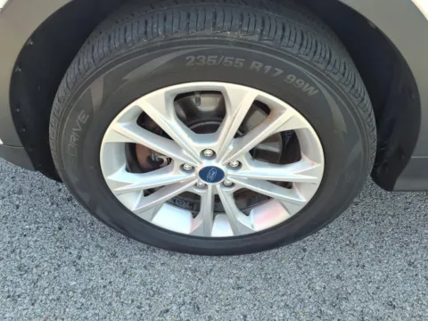 More photos of 2019 Ford Escape SE at D & P Auto Sales, KY