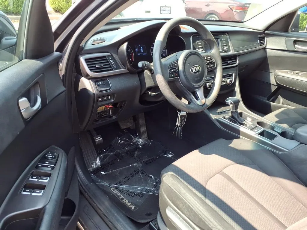 2017 Kia Optima LX - Photo 6