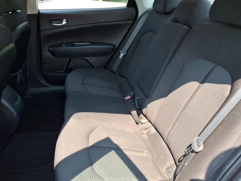 2017 Kia Optima LX - Photo 13