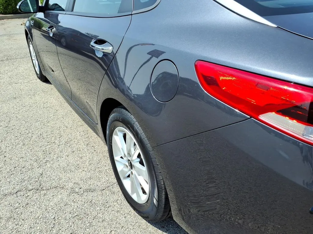 2017 Kia Optima LX - Photo 15