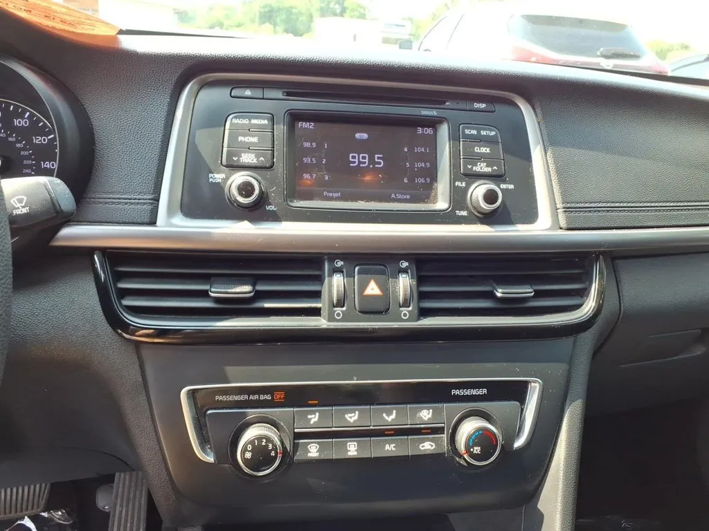 2017 Kia Optima LX - Photo 9