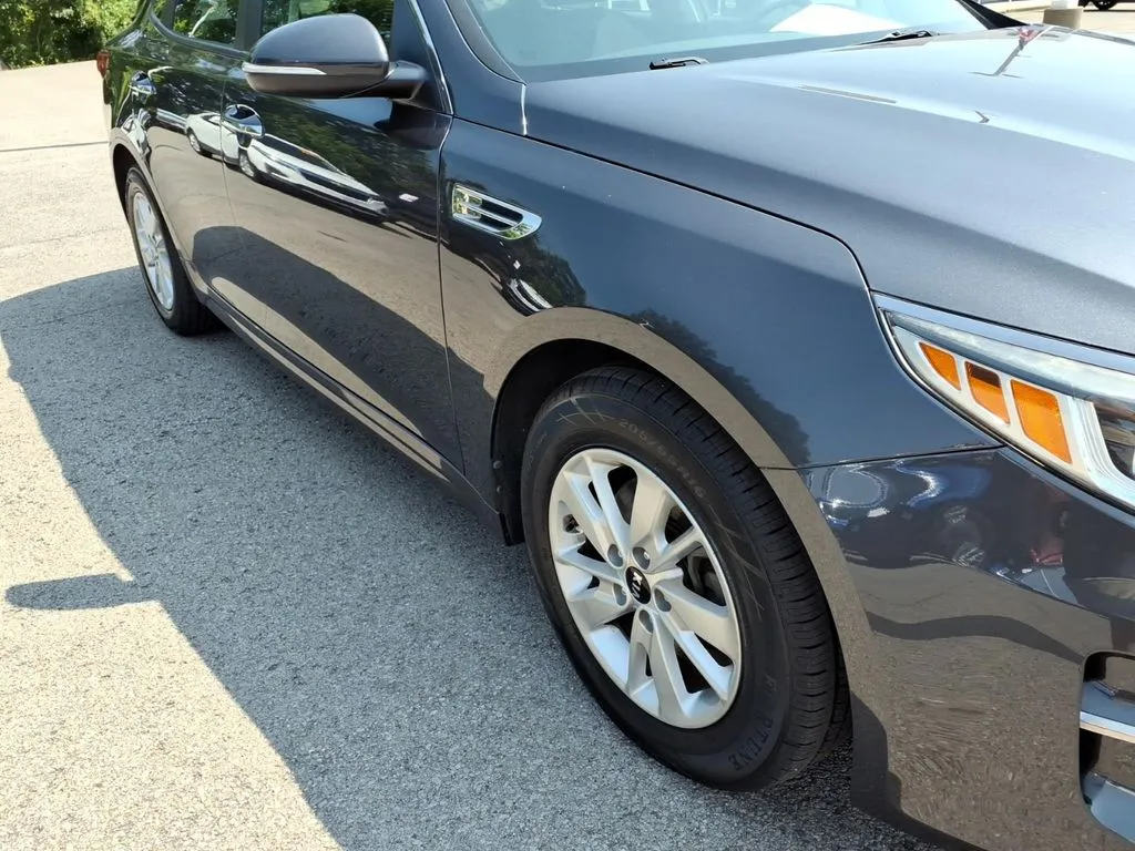2017 Kia Optima LX - Photo 16