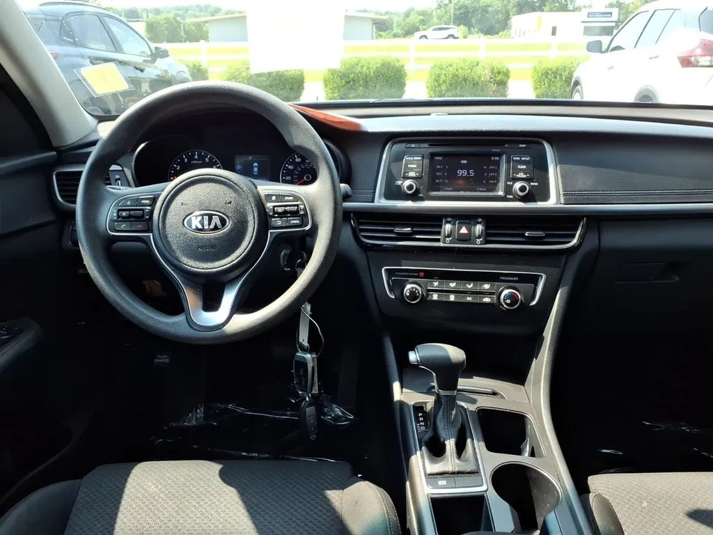 2017 Kia Optima LX - Photo 14