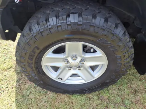More photos of 2020 Jeep Gladiator Sport at D & P Auto Sales, KY