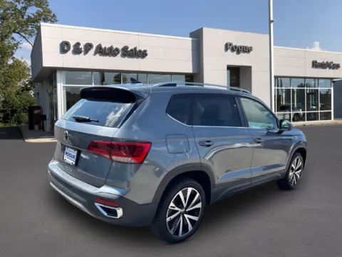Photos of 2024 Volkswagen Taos 1.5T SE for sale in Greenville, KY at D & P Auto Sales