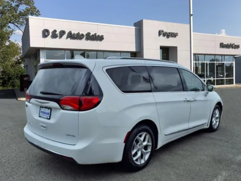 Photos of 2020 Chrysler Pacifica Limited for sale in Greenville, KY at D & P Auto Sales