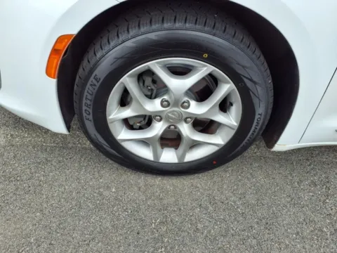 More photos of 2020 Chrysler Pacifica Limited at D & P Auto Sales, KY