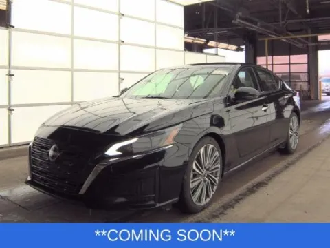 Black 2023 Nissan Altima 2.5 SL for sale in Wentzville, MO