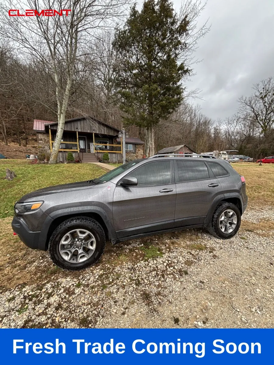 Gray 2019 Jeep Cherokee Trailhawk for sale in Wentzville, MO