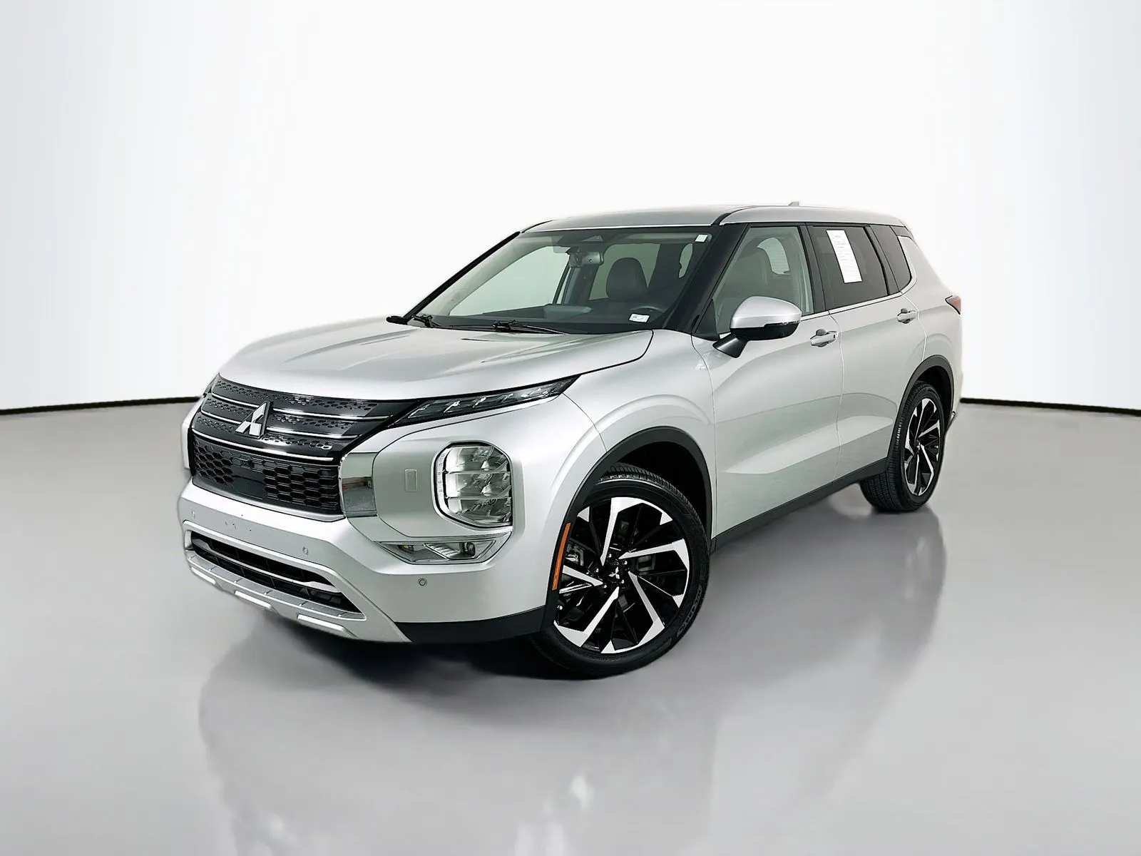 Silver 2024 Mitsubishi Outlander SE Black Edition w/Pano Roof for sale in Wentzville, MO