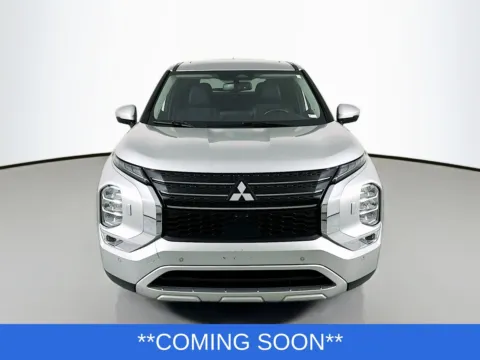 Photos of 2024 Mitsubishi Outlander SE Black Edition w/Pano Roof for sale in Wentzville, MO at Clement Hyundai