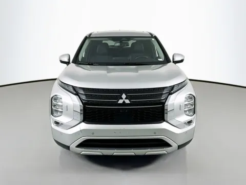 Photos of 2024 Mitsubishi Outlander SE Black Edition w/Pano Roof for sale in Wentzville, MO at Clement Hyundai