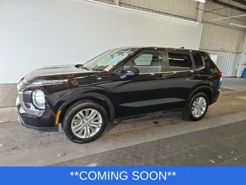 Black 2024 Mitsubishi Outlander ES for sale in Wentzville, MO