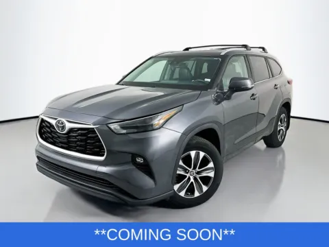 Gray 2023 Toyota Highlander XLE for sale in Wentzville, MO