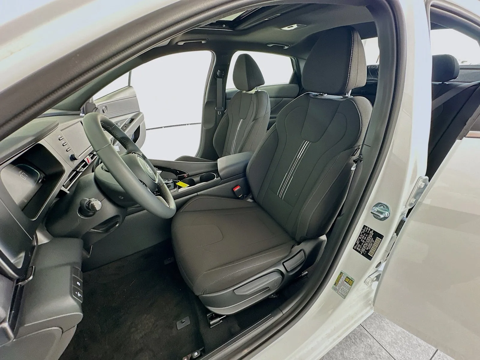 2026 Hyundai Elantra SEL - Photo 28