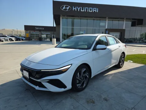 White 2024 Hyundai Elantra SEL for sale in Wentzville, MO
