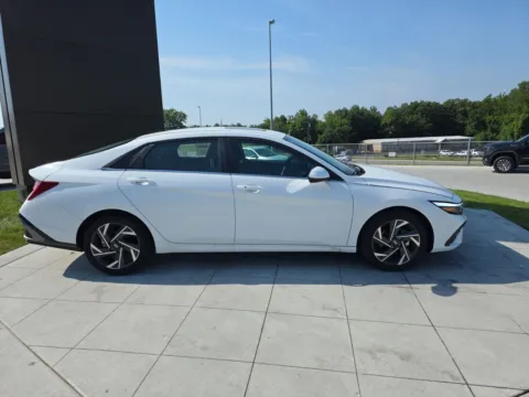More photos of 2024 Hyundai Elantra SEL at Clement Hyundai, MO